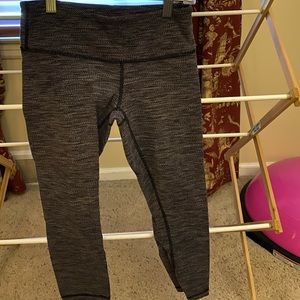 Lululemon Wunder under crops (low rise)